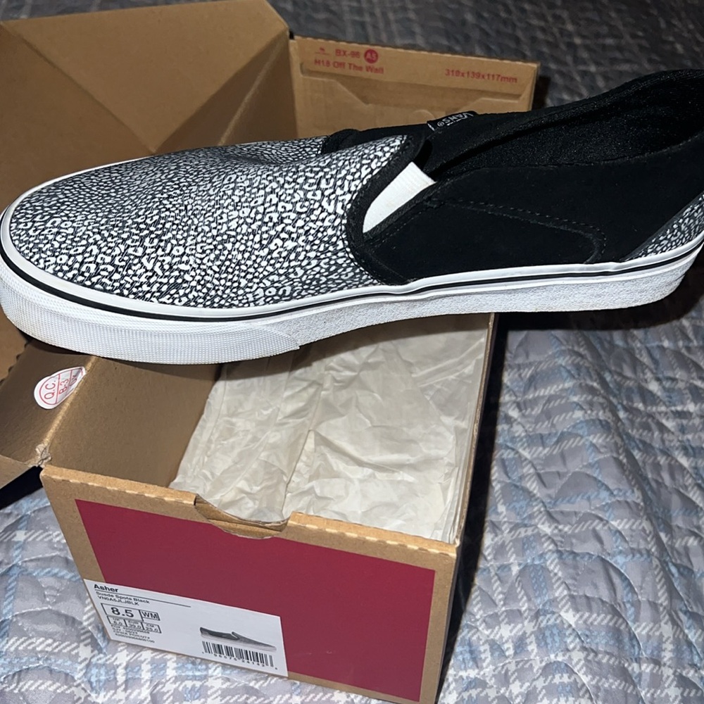 Women’s Vans slip on shoes - Picture 5 of 5